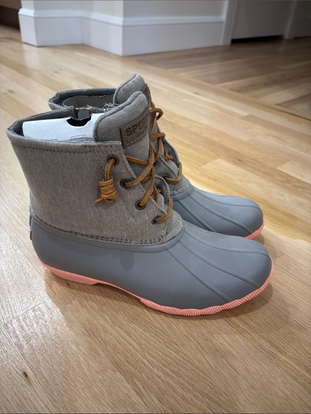Sperry Women’s Gray Duck Boots with Pink Soles- size 8